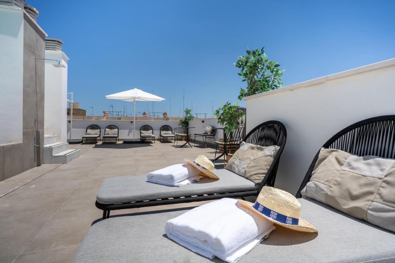 Limehome Sevilla Calle Torcuato Luca De Tena - Digital Access 외부 사진