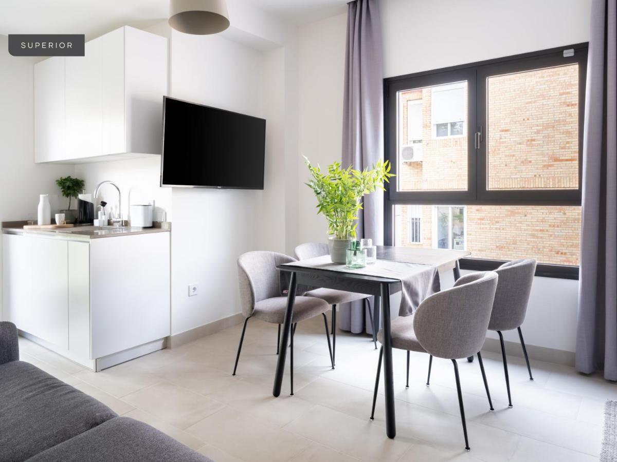 Limehome Sevilla Calle Torcuato Luca De Tena - Digital Access 외부 사진