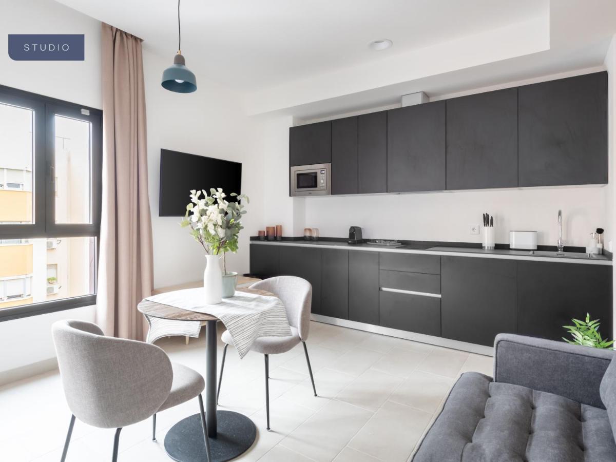 Limehome Sevilla Calle Torcuato Luca De Tena - Digital Access 외부 사진