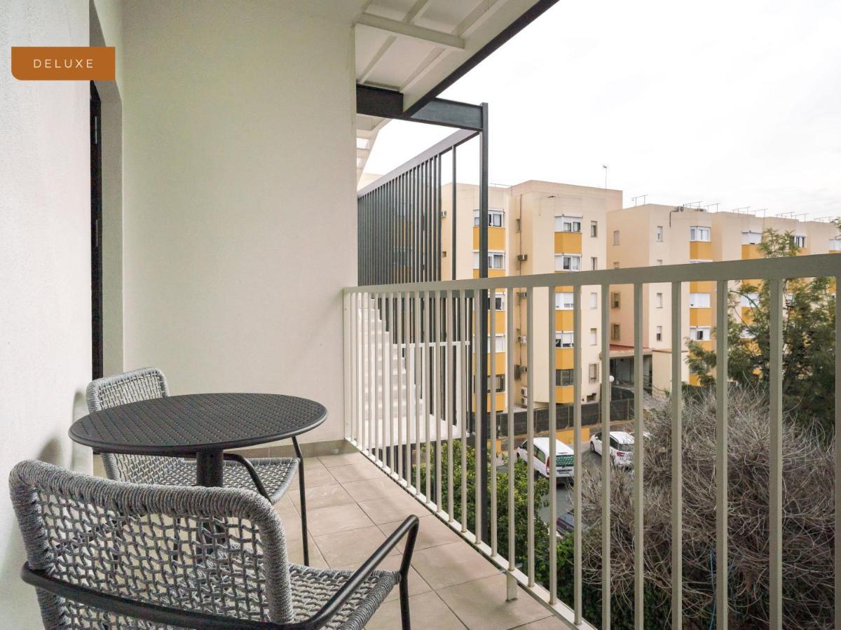 Limehome Sevilla Calle Torcuato Luca De Tena - Digital Access 외부 사진