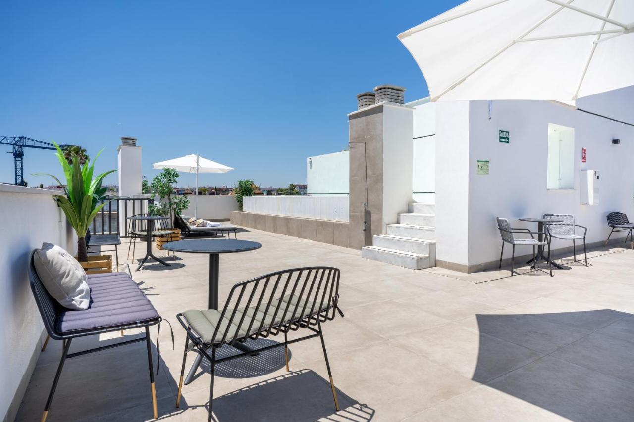 Limehome Sevilla Calle Torcuato Luca De Tena - Digital Access 외부 사진