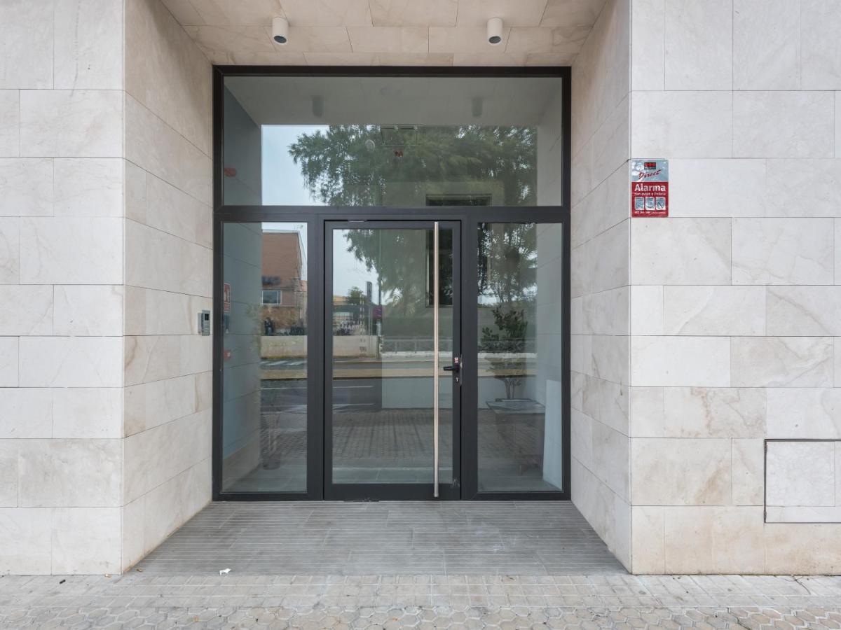 Limehome Sevilla Calle Torcuato Luca De Tena - Digital Access 외부 사진